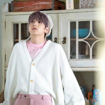 peachyoonglez's profile picture. run away with me ∞ 
stan +x+ for good grades 
i’m just vibin’