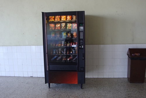 Empresa dedicada a colocar maquinas vending expendedoras de alimentos🍫en empresas,oficinas escuelas. 📌 Garantizamos maq. llenas, limpias y funcionando GRATIS