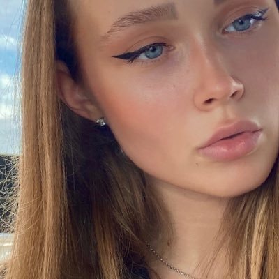 nastya55v's profile picture. Девочка с глазами из самых серых будней