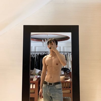 Gentle97_'s profile picture. 止推 不混圈 不分 喜欢薄肌帅哥也喜欢可爱奶奶的小男生 很多小癖好 超级腿控 爱看SM 喜欢反差