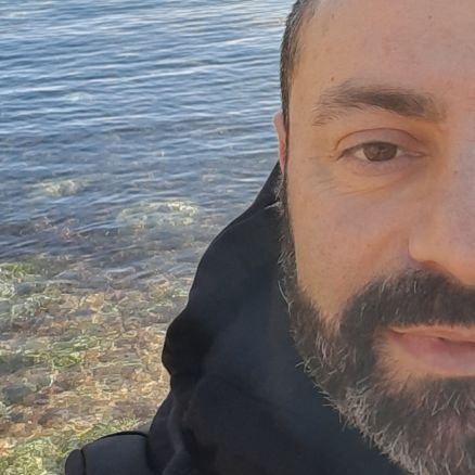 Non scambiate la mia educazione per debolezza.
Blocco immediato per chi insulta e per gli idioti.