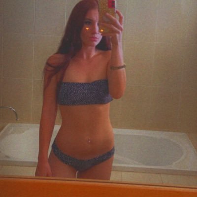 leahrose301's profile picture. “how can the sky be the limit when there’s footprints on the moon?”