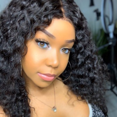 🇯🇲 Mommy 👶🏽 Cosmetologist | YouTuber: Alana Vibes | Influencer | Instagram : _ALANAVIBES | TikTok: ALANAVIBES21