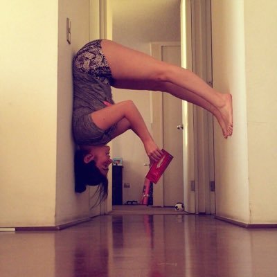 Valebust_'s profile picture. Viajera, Conociendo el mundo, Cruzada, Profesora, Magíster, Aprendiendo de la vida...  ♥