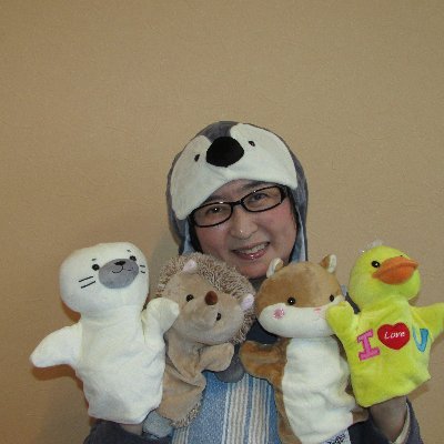 こんにちは♪
シアター大好きのたっちーです❤
このチャンネルは、私が制作したパネルシアター♪スケッチブックシアター♪紙シアター♪ペープサート♪手あそび♪などを見てもらうために立ち上げました❤
私は元保育士で、子供達に楽しんでもらうために公共施設などで出しものをして活動している陽気なおばちゃんです♬
よろしくね~♪❤