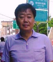 辛丑年 서울 출생. 五山고, 東國대 卒, 
군필(육군 병장). 라이트코리아(Right Korea)대표.
대한민국이 자랑스럽다. 더 큰 대한민국을 위해 화이팅!
