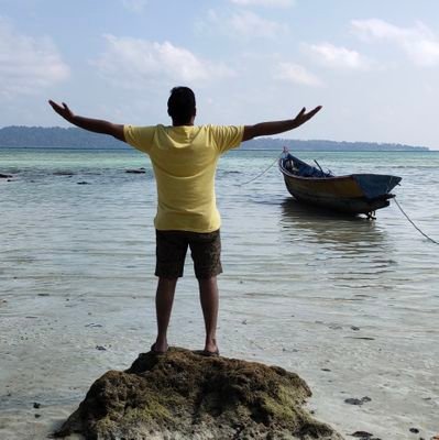 royaldogey's profile picture. messy life . 
trying to comprehend these times.
trying to be less cynical & judgmental.
Trolling won't help achieve anything , constructive debates will. 🇮🇳