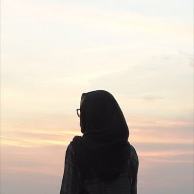 riris12's profile picture. Free your self! Do not ever let the neighbours cut your path off!