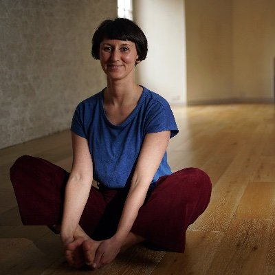 Feldenkrais Practitioner :
Awareness Through Movement group classes
Functional Integration individual lessons
JKA for children
Massage therapy