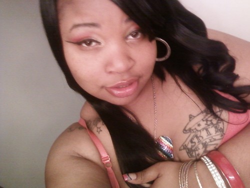 ima koo ass female...love to have a great tyme...drama free....loves to travel,sing,shop (of course) and im very family oriented currently single!!!