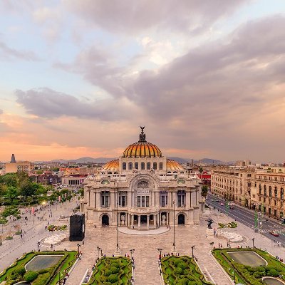 Antropólogo social, analista político, crítico cultural. En busca de la identidad de México...