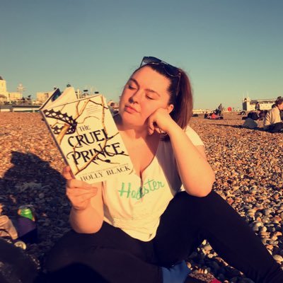 Hello lovelies! I’m Chloe, Blogger and booktuber who likes to talk about books and psychology! She/her 🥰