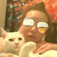 Chloe Hale - @itsthechew Twitter Profile Photo