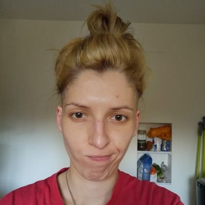 LaviniaBranea's profile picture. 