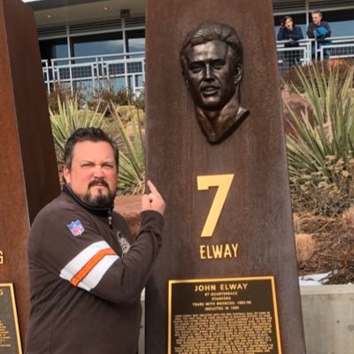 North Coast kid now in The Desert - Cleveland ➡️ Phoenix - Connoisseur of Fine Food, Fine Wine, and Cheap Booze - Cleveland Sports Fanatic - TMWITY Pod Cast