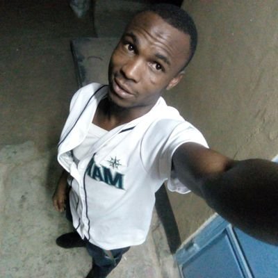 dullaysanti's profile picture. Selfmade dependant alive🤑