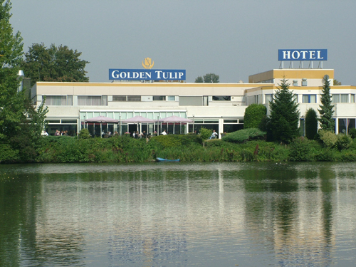 Ook bekend als ****HOTEL VELP bij de fontein. Goede bereikbaarheid; gratis parkeerplaats, een mooi terras, geweldige keuken en persoonlijke service.