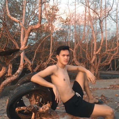 jhuresil's profile picture. 