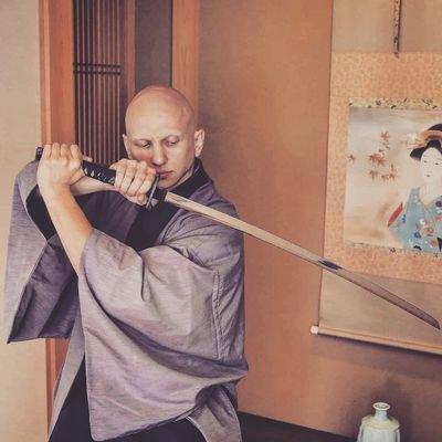 wise_bald's profile picture. Bald Wise Guy attacks Twitter.