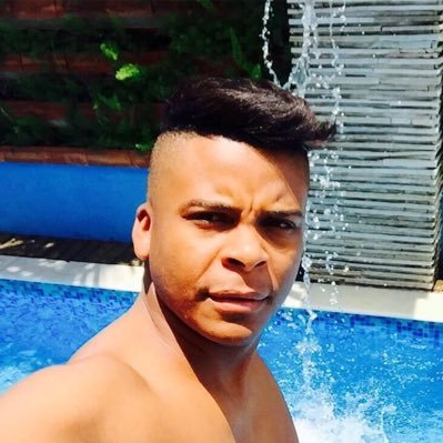 Sou estudante de @odontologia na faculdade @unimes,jogador de vôlei amador e pai do #Gabrieljoy