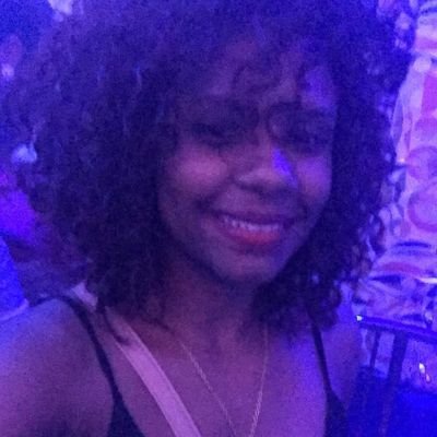 YafreisySegura's profile picture. La sonrisa en mi cara no significa que mi vida es perfecta; sólo he aprendido a reírme de los malos momentos!