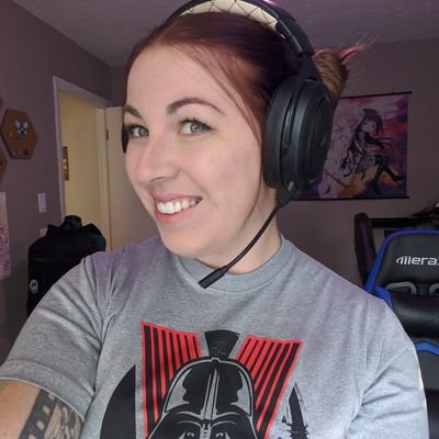 Competitive Gamer | Marathoner 🏃🏼♀️ | @iamthelobo ♥️💍
📷 📽️🎮 / Chickitychyna