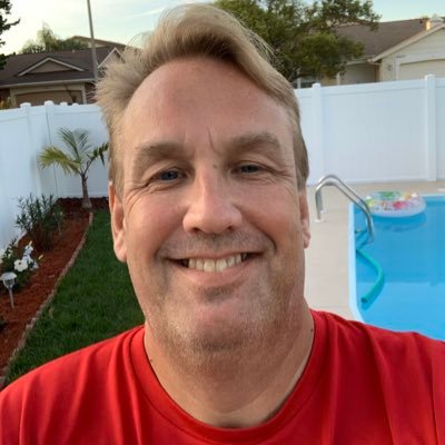 Customer Service Representative for Sir Speedy St Pete. 35 Years in graphic arts industry. I want your print business!!!