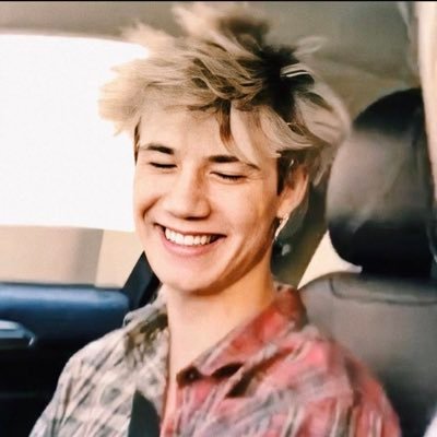 _Jadenhossler's profile picture. you don’t have to follow me if you don’t want to 🙂