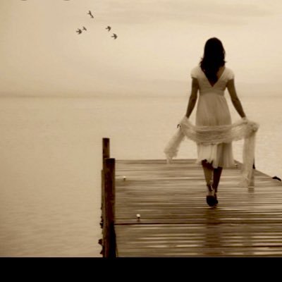 أنا تلك التي تعلو عينيها...للسماء مراراًوتكراراً..تتأمل الكون 🕊🕊سبحان الخالق البديع عما يصفون 🕊🕊