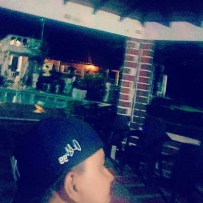 Cris8753194584's profile picture. 
