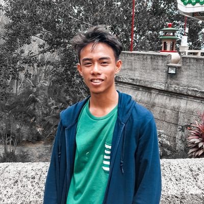 devytechreview's profile picture.