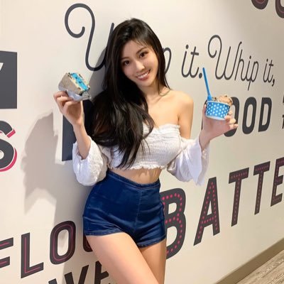 reinaaxxx_28's profile picture. ⭐️月収500万トレーダー💰 ⭐️バイナリーレクチャーしてます🙋‍♀️ ⭐️初心者大歓迎👌 ⭐️生徒さん600名以上いきました💕 ⭐️生徒さんの平均年収60万円以上❣️ ⭐️利益が出るまでレクチャー無料です☝️ ⭐️気になる方ブログからLINEください💁‍♀️ 👇👇👇👇👇