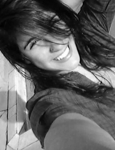 Se divirtir, se alegrar, rir com os amigos, badalar, cantar muito,ser tieti...E viver a vida, com toda intensidade.