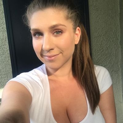 marycrown98's profile picture. I don't look down on anybody