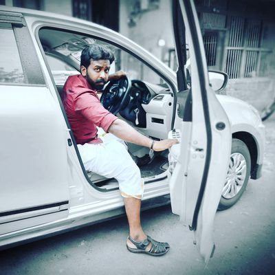 BharathyM's profile picture. 💁🏻‍♂கடவுள் இல்லன்னு சொல்லல🙅🏻‍♂, இருந்த நல்லா இருக்கும்னு தான் சொல்றேன்🤷🏻‍♂#நான்🙋🏻‍♂😎