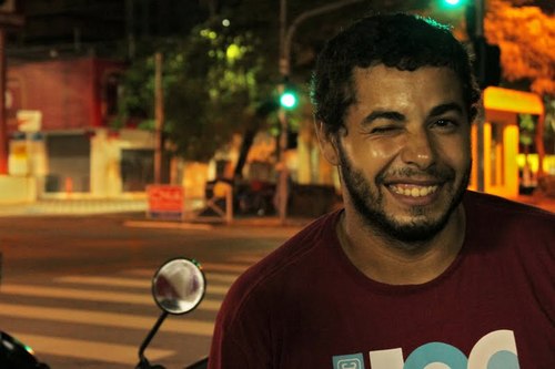 Eu ando de skate  amo musica e eh isso ai