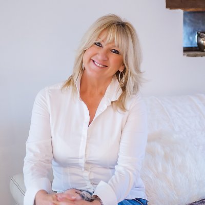 Lindajthorne's profile picture. ♡ Poet
♡ Author

📖New Book 'Out Of My Mind' coming 28th May. 

Website coming soon