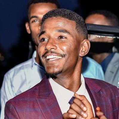 ‏‏الثائر لاجل مجتمع جاهل هو شخص اضرم النيران بجسده كي يضيئ الطريق لشخص ضرير!!
Le puto amo