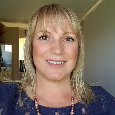 Mum of 3, wife to 1, busy business owner yet loves to be lazy.
Tea, white, no sugar, biscuits.