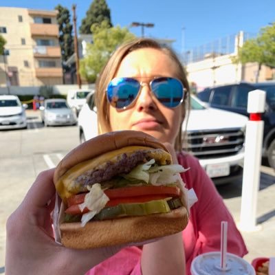 bridgetcolleen_'s profile picture. you had me at free tote bag.