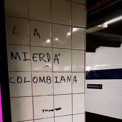 PolaniaAlex's profile picture. Todo es ironía. 
Pacífico en mi físico, letal en lo lingüistico. 
Agua mata coca cola.