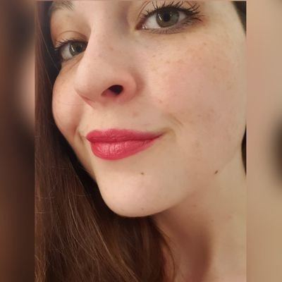 Variety Streamer | Steht auf Herausforderungen, aber stirbt dabei | ♡ | biz@thefuchsia.de