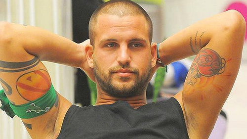 ASSUMEDISGRAÇA:1-que você adora quando ele xinga 2-que você acha ele o mais sincero 3-que você já acordou meio DIOGO(com a bruxa!)então se junte a MÁFIAPRETTA