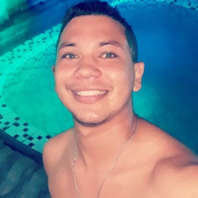 26 anos,São paulino,Solteiro, familia, Orgulhoso, Pagodeiro. Ousadia e alegria sempre ,∞ Deus no ♥ ..