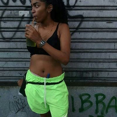 Hemperro's profile picture. é impossível estar desarmado, quando sua negrituda é a arma que eles temem.