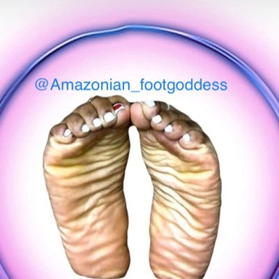 I love that YOU love my feet. Size 12w large puffy soles for your viewing pleasure. *Keep non-business DMs to a minimum. 💕Thank me here ⬇️