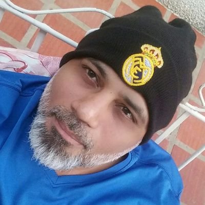 Maracucho, Regionalista y Jodedor al 3000%. Vinotinto, Madridista y Aguilucho. Nací en Twitter el 27/02/10