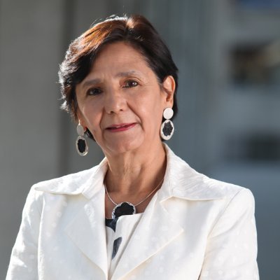 Médica Internista e Inmunóloga. Ex-Decana Medicina Universidad de Chile. También fue Presidenta Asofamech y Vicerrectora Académica. Actualmente consejera CNED.