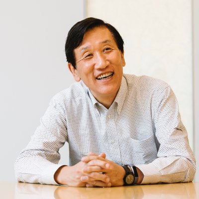 外資系、金融系、関西系。歌舞伎、文楽、落語などの伝統芸能に加え、ミュージカルなど演劇、SF、ミステリ、ジャズが好き。iMac, iPhone, iPadへの依存度高↑
好きなこと、面白いこと、感動したこと、考えたこと等を中心に呟いて行きますのでよろしく!
(注:Twitterでつぶやくことは全て個人の意見です)