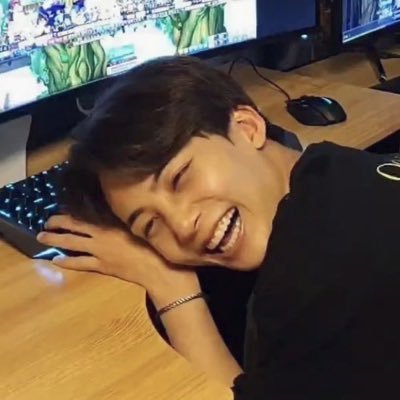 follow my main acc @henggarawr we can be friends there uwu just dm me!